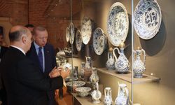 Topkapı Sarayı Darphane-i Amire Müzeleri’ni Gezen Cumhurbaşkanı Erdoğan Eserleri İnceledi