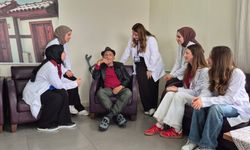 Eskişehirde Gençlerle Yaşlılar Kutuda Ne Var Etkinliğinde Buluştu