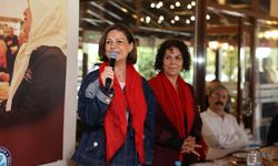 Kent Lokantası'nda Anlamlı Buluşma: Başkan Ayşe Ünlüce Emeklilerle Aynı Sofrayı Paylaştı!