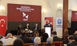 Ayşe Ünlüce Mudanya Barış Sempozyumu’na Katıldı