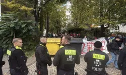Berlin’de Üç Okulun Önünde Öğrenci Gösterisi Düzenlendi