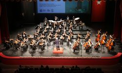 Eskişehir’de Klasik Müzik Rüzgârı: Gürer Aykal Yönetimindeki Büyükşehir Senfonisine Dev Alkış!