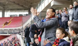 Nebi Hatipoğlu'ndan taraftara müjde: Eskişehirspor sevgini anlat, kombineyi kap!