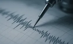 Hindistan'ın Kuzeyi 5,1'lik Depremle Sarsıldı