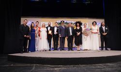 Eskişehir Şehir Tiyatroları Adana'da Ayakta Alkışlandı