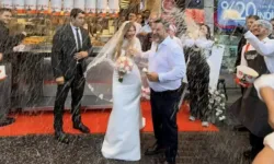 Sosyal Medyada Evlilik İlanı Vermişti: Midyeci Ahmet Dünyaevine Girdi