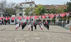 Minik Öğrencilerden Görkemli Gösteri: Cumhuriyet Bayramı Kutlandı