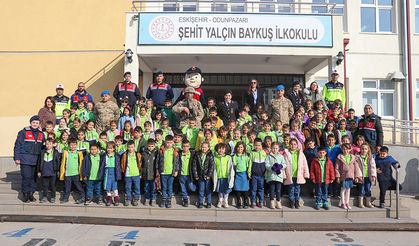 Dünya Çocuk Hakları Günü nedeniyle jandarma ekiplerinden ilkokul ziyareti