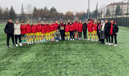 AK Parti İl Kadın Kolları Başkanı’ndan Eskişehirspor kadın futbol takımına ziyaret