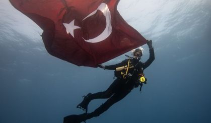 SAK Timleri'nden Su Altında kutlama