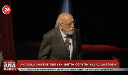 Eski Bakanın ders vermesi tartışmalara neden oldu