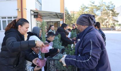 Öğrencilerin Çiçek Talebine Büyükşehir’den Destek