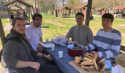 Eskişehir’de Gençler Doğa Gezisi Sonrası Piknikte Buluştu