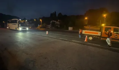 Bolu Dağı'nda Askeri Mühimmat Taşıdığı Değerlendirilen Tır Devrildi: D-100 Karayolu Ulaşıma Kapatıldı