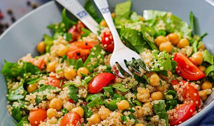 Uzun süre tok tutan salata tarifi: Hem hafif hem besleyici