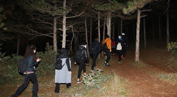 Gençlerden Kent Ormanı'nda doğa yürüyüşü 