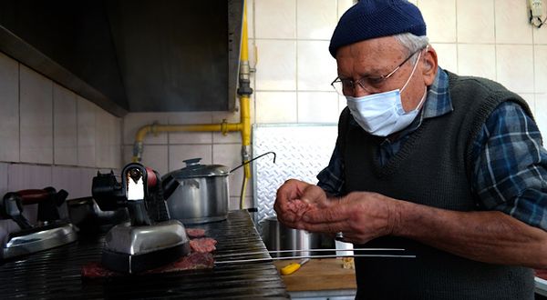 Çalışma azmiyle örnek olan 60 yıllık usta