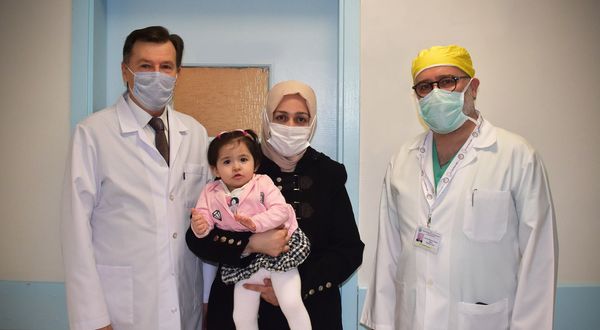 Bir yaşındaki çocuğa kapalı yöntemle başarılı kist ameliyatı