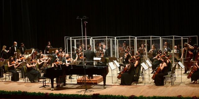 Senfoni orkestrası akademik yılın açılış töreninde