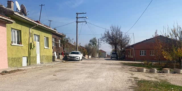 Odunpazarı’nda vatandaşlar yol ve kaldırım istiyor