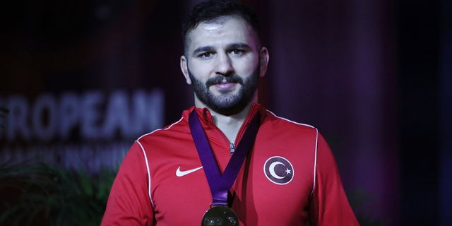 Milli güreşçi Avrupa’da bronz madalyayı aldı