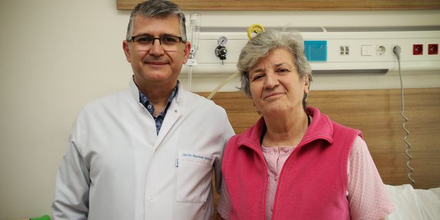 Yaşlı kadının karaciğerindeki kitleye laparoskopik müdahale (VİDEO HABER)