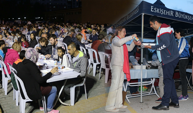 ESMEK kursiyerleri iftar yemeğinde ağırlandı