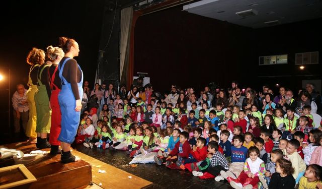 Şehir Tiyatroları festivalleri dolaştı