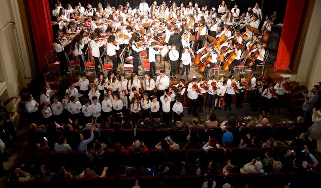 Muhteşem Çocuklar  yeni yıl konseri verdi