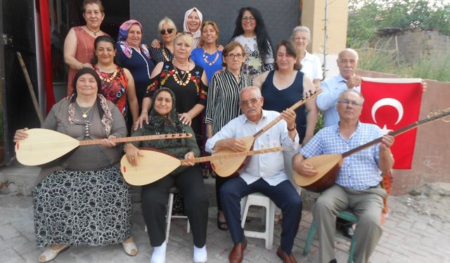 Eskişehirli ozanlar türkü etkinliği yaptı