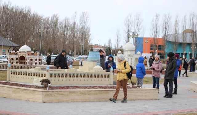 Şaheserler Parkı’na  yoğun ilgi gösteriliyor