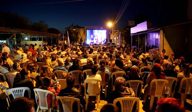 Açık Hava Sinema  keyfi Mahmudiye’de