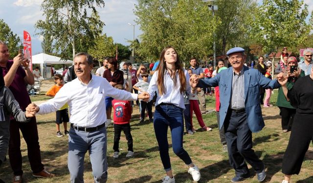 Yayla şenliğinde horon oynadılar