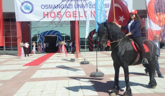 ESOGÜ Stadyumu törenle hizmete girdi