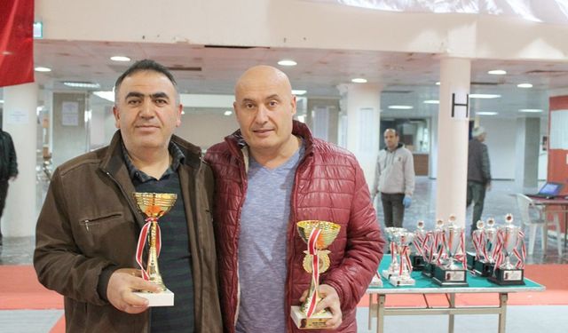 Briç turnuvasında  Eskişehir rüzgarı 