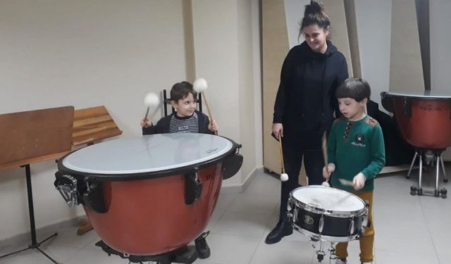 Çocuklara müzik  aletleri tanıtıldı