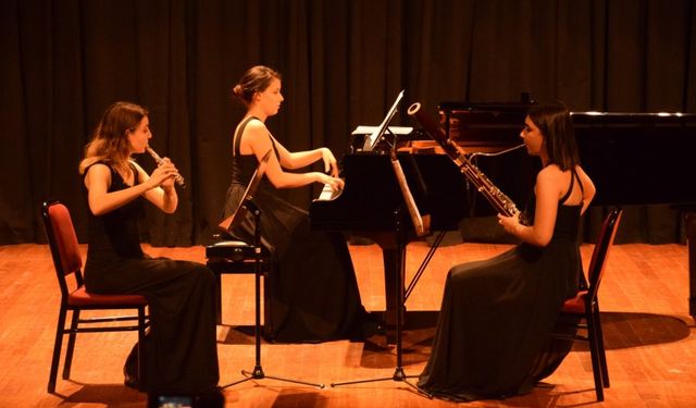 Anadolu Trio  konser verdi