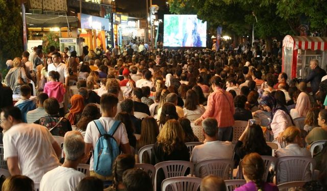 Adalar’da Sokak Sineması keyfi