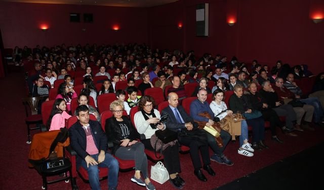 Dost oyunu Aşık Veysel anısına tekrar sahnelendi