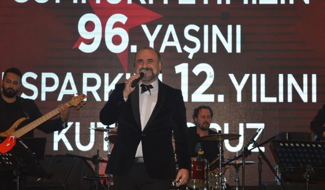 Hakan Aysev  sevenleriyle  bir araya geldi