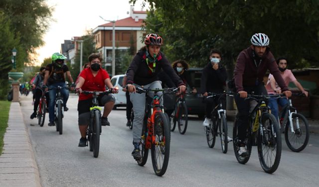 Pedallar daha fazla hareket için çevrildi