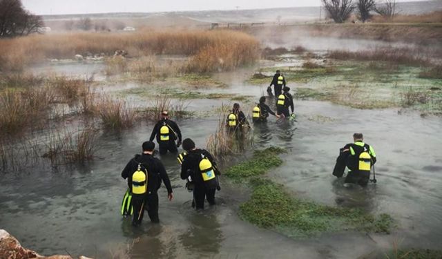 Dışarda olanlar üşürken suya dalanlar ısınıyor