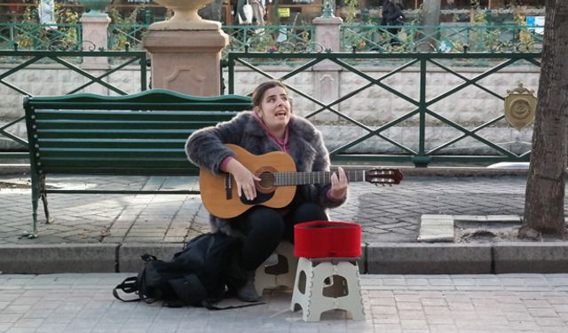 Görme engelli İranlı sanatçıdan müzik ziyafeti