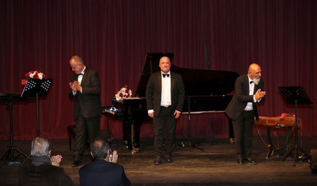 Tanini Trio Eskişehir'li sanatseverler için sahnede