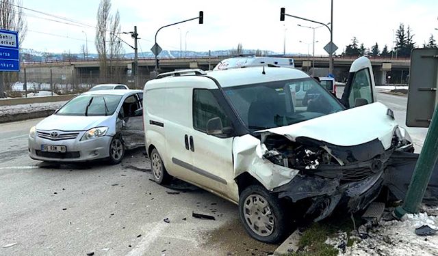 Hatalı dönüş kazayı getirdi