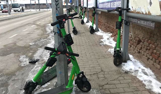 Scooterler yaya ulaşımını zorlaştırıyor