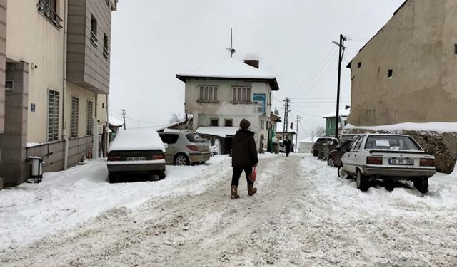 Mihalıççık sokaklarından kar manzaraları