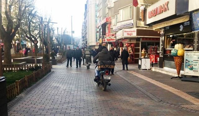 Yaya yollarında kural tanımayan motosikletler