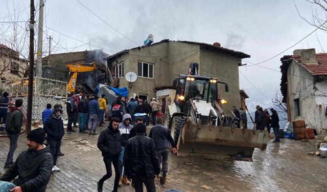 Yangınlara itfaiye ve orman teşkilatından ortak müdahale