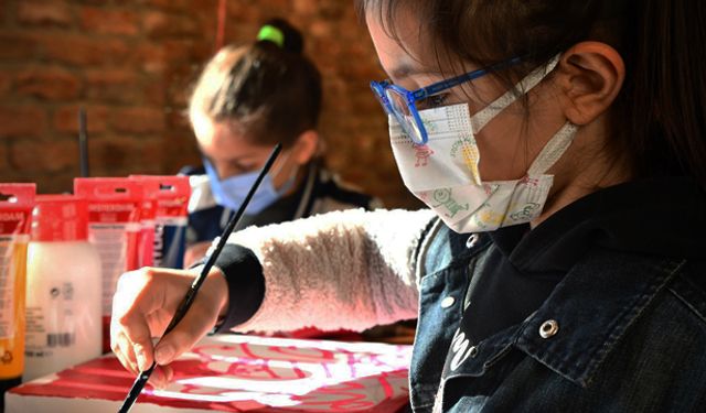 Çizdikleri resimleri alzheimer hastalarına hediye edecekler